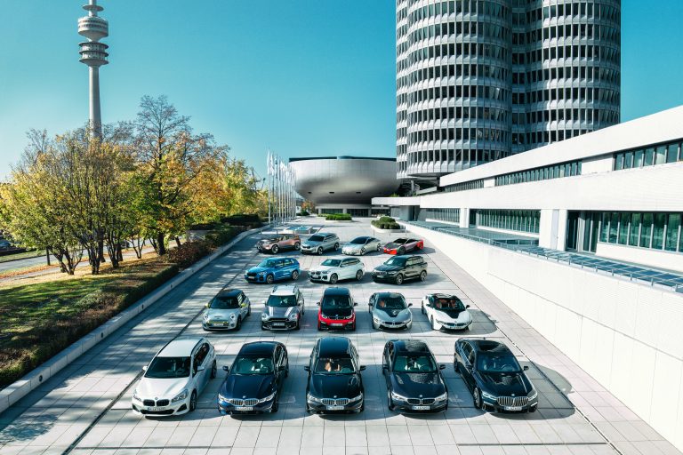 Nuova Bmw i4, le immagini