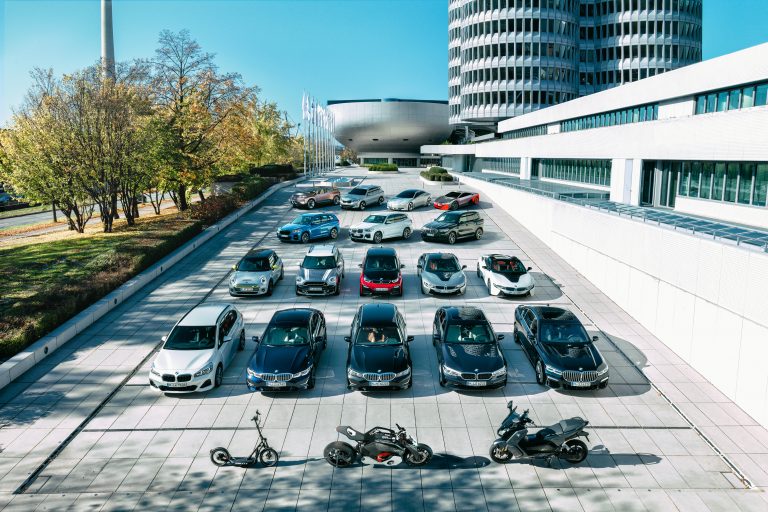Nuova Bmw i4, le immagini