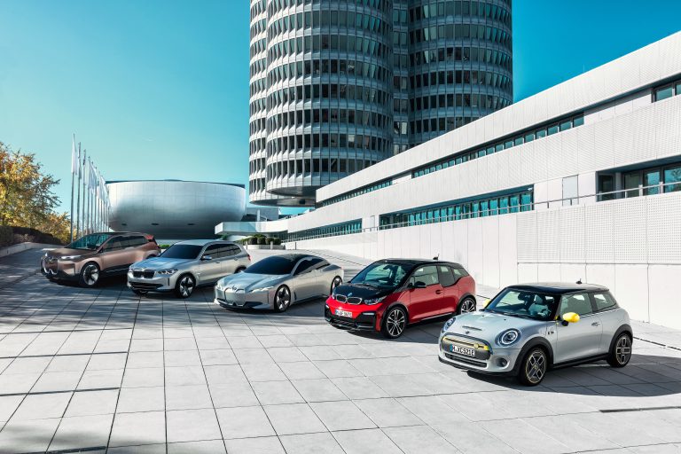 Nuova Bmw i4, le immagini