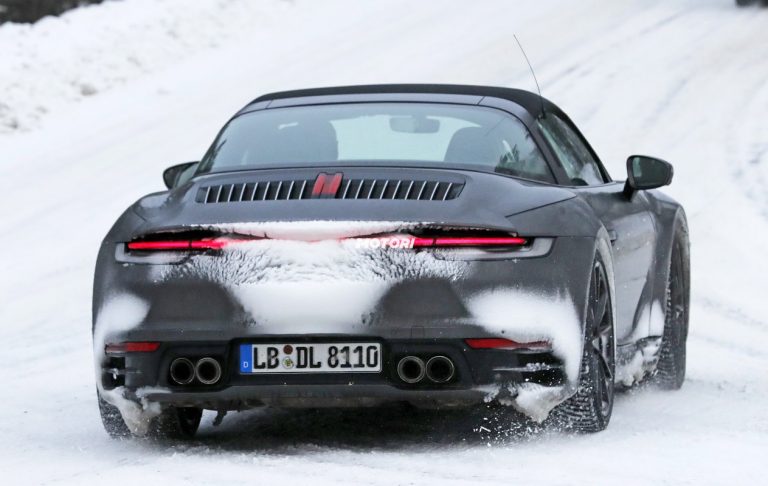 Porsche 911 (992) Targa: le foto spia