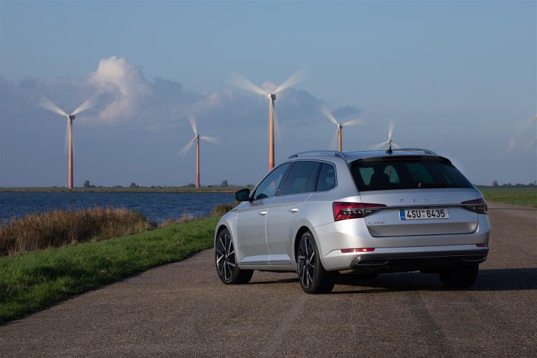 Skoda Superb iV: nuove immagini