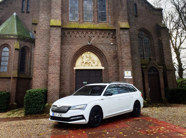 Skoda Superb iV: nuove immagini