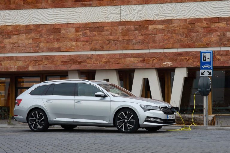 Skoda Superb iV: nuove immagini