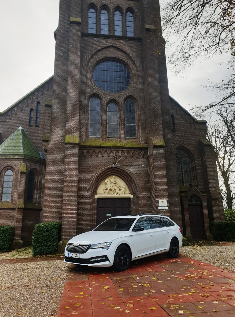 Skoda Superb iV: nuove immagini