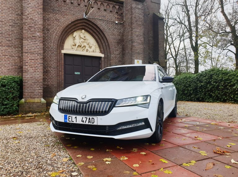Skoda Superb iV: nuove immagini