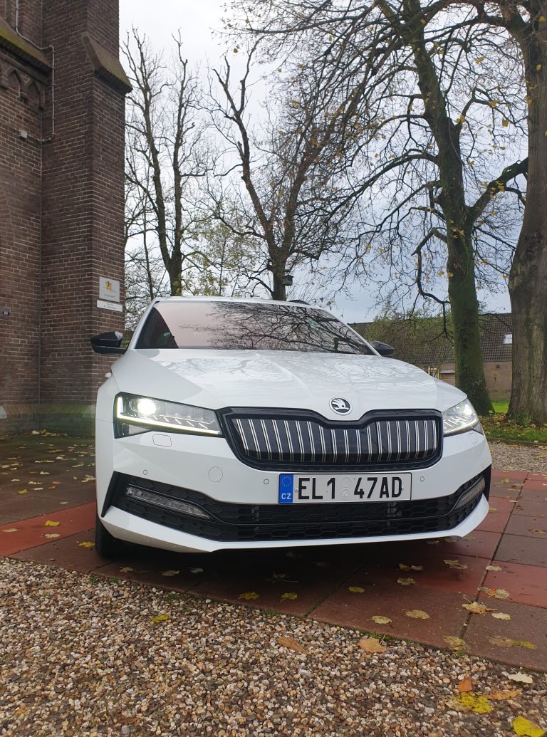 Skoda Superb iV: nuove immagini