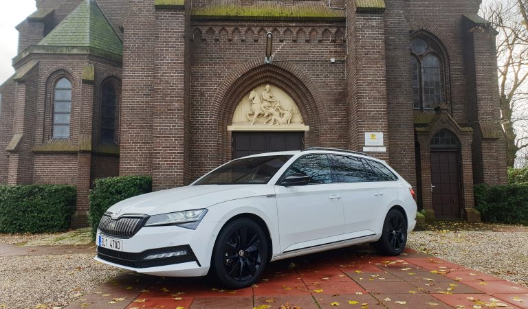 Skoda Superb iV: nuove immagini