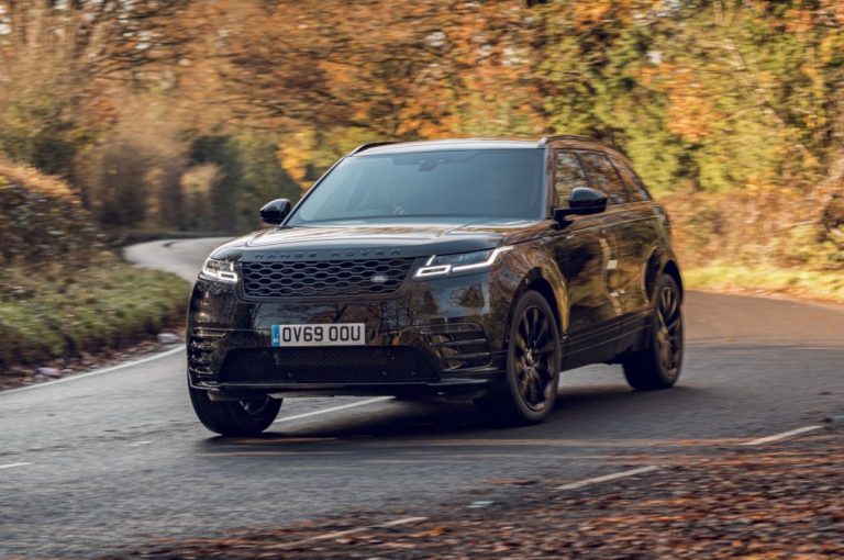 Range Rover Velar R-Dynamic Black 2020: immagini ufficiali