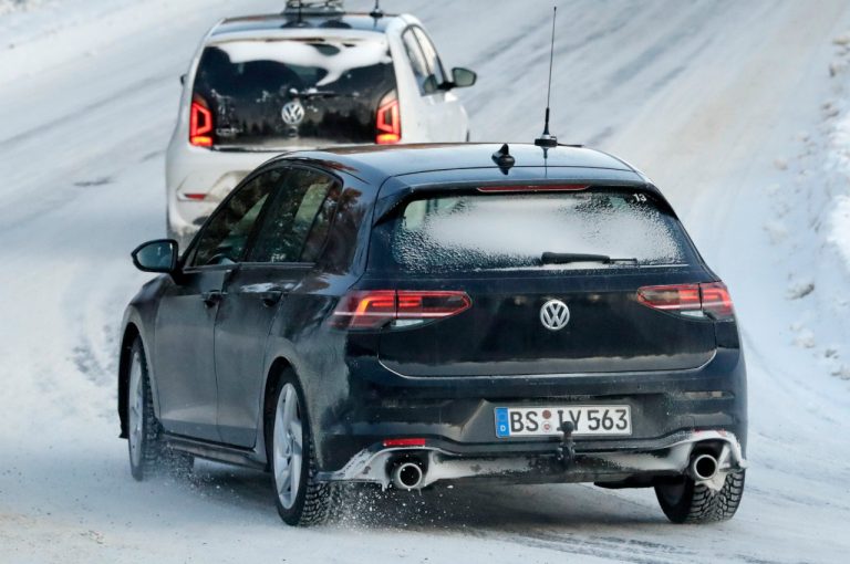 Volkswagen Golf 8 GTI: foto spia