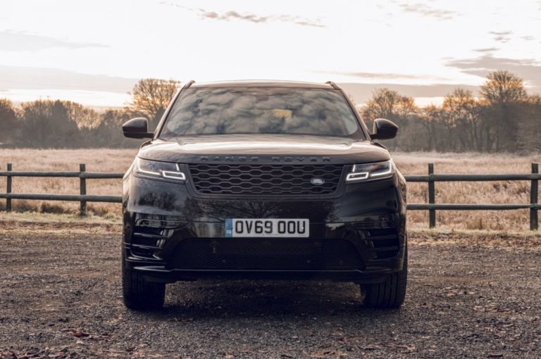Range Rover Velar R-Dynamic Black 2020: immagini ufficiali
