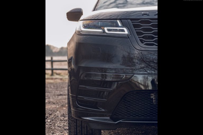 Range Rover Velar R-Dynamic Black 2020: immagini ufficiali