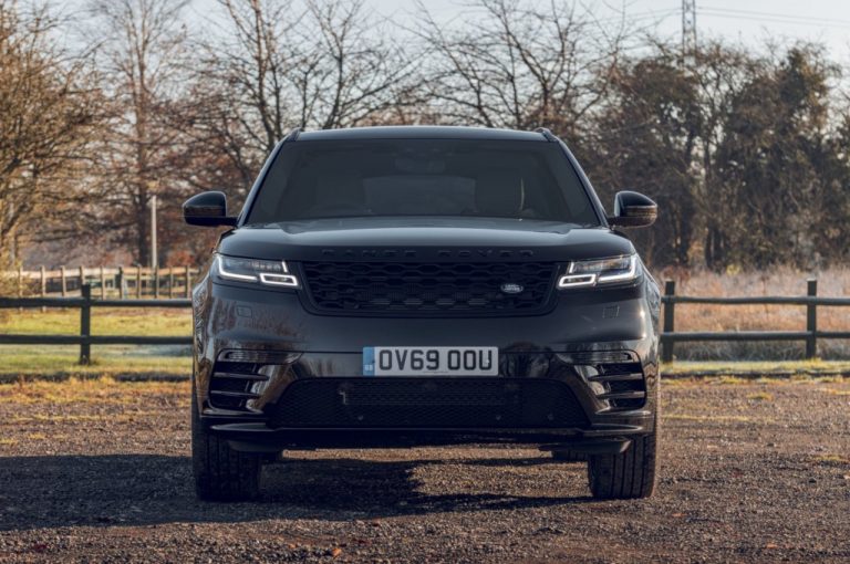 Range Rover Velar R-Dynamic Black 2020: immagini ufficiali