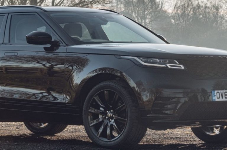 Range Rover Velar R-Dynamic Black 2020: immagini ufficiali