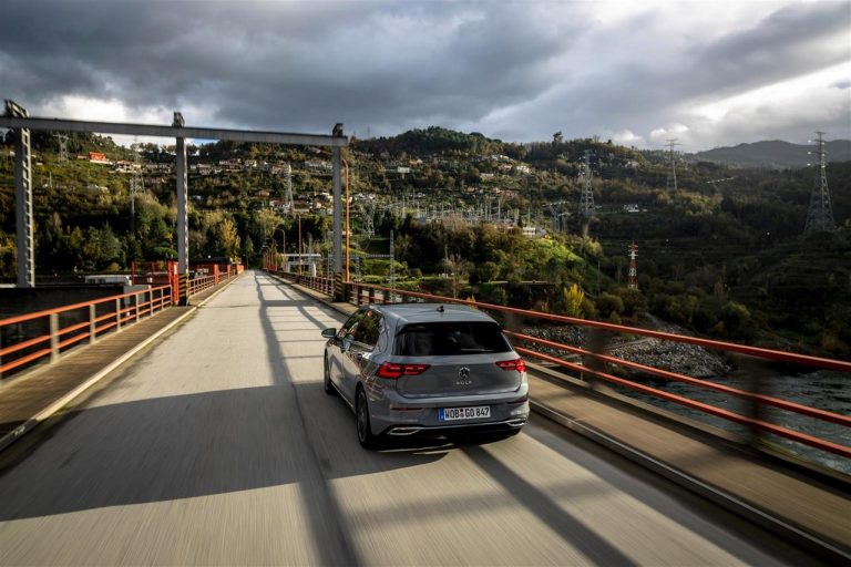 Volkswagen Golf 8: nuove immagini ufficiali