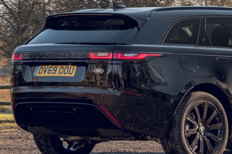 Range Rover Velar R-Dynamic Black 2020: immagini ufficiali