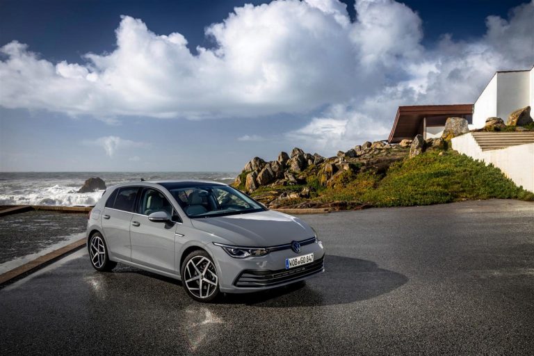 Volkswagen Golf 8: nuove immagini ufficiali