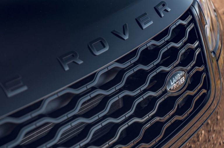 Range Rover Velar R-Dynamic Black 2020: immagini ufficiali