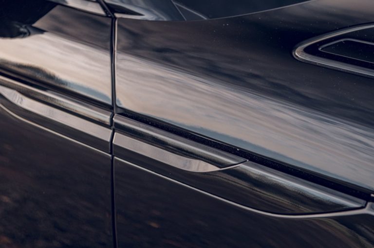 Range Rover Velar R-Dynamic Black 2020: immagini ufficiali