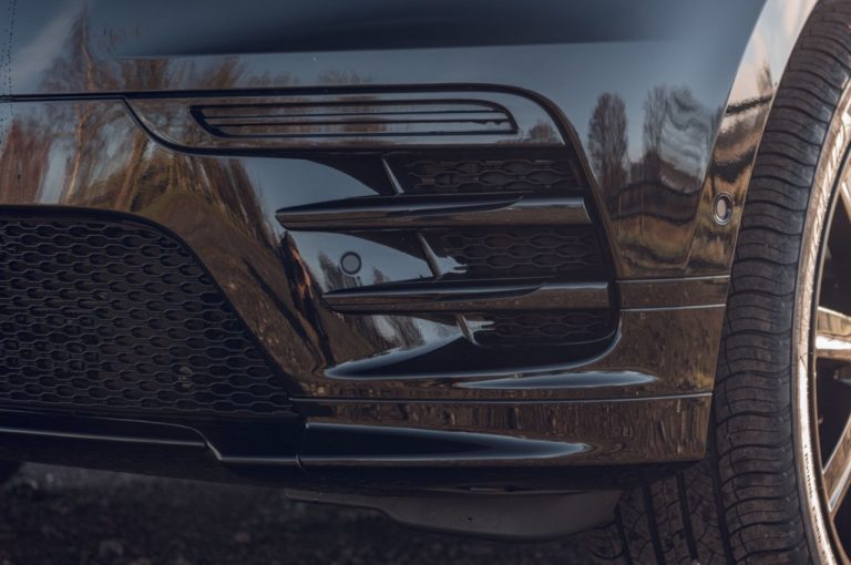 Range Rover Velar R-Dynamic Black 2020: immagini ufficiali