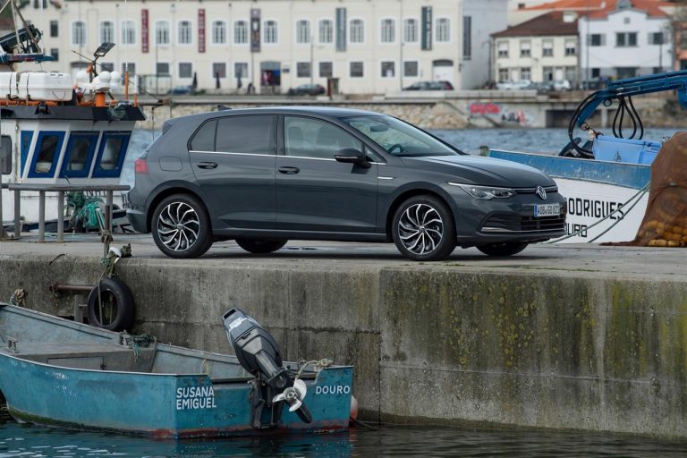 Volkswagen Golf 8: nuove immagini ufficiali