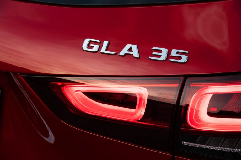 Mercedes GLA 35 AMG 2020: immagini ufficiali