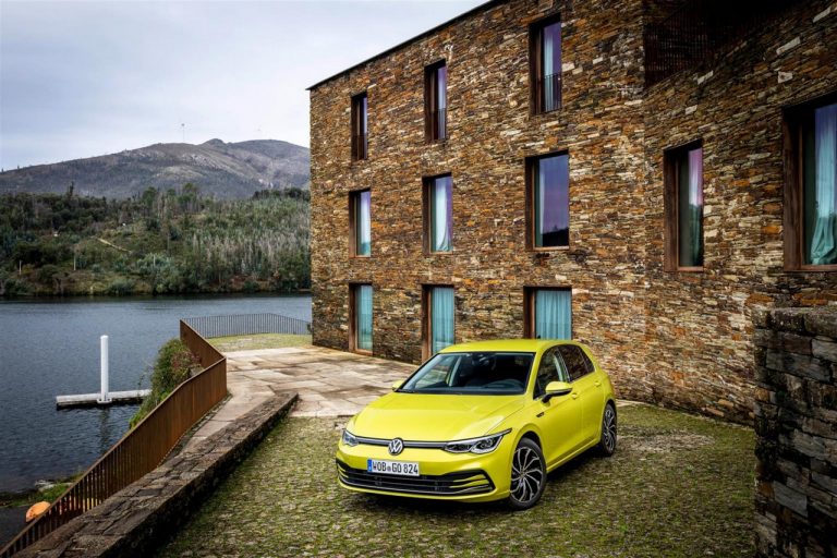 Volkswagen Golf 8: nuove immagini ufficiali