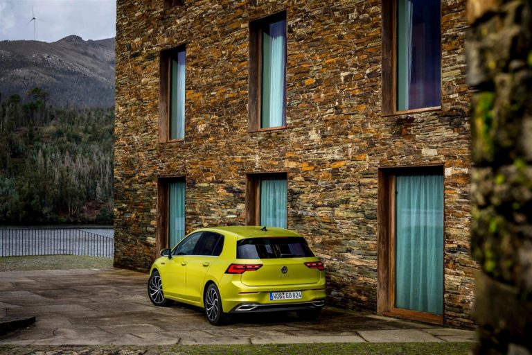 Volkswagen Golf 8: nuove immagini ufficiali