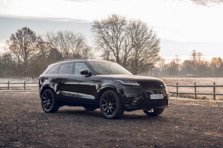 Range Rover Velar R-Dynamic Black 2020: immagini ufficiali
