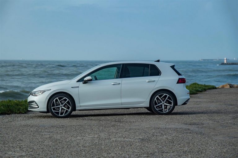 Volkswagen Golf 8: nuove immagini ufficiali