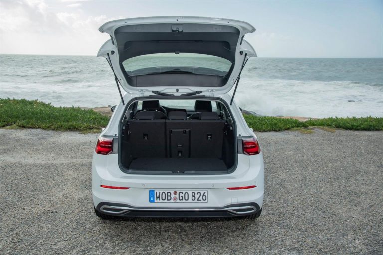 Volkswagen Golf 8: nuove immagini ufficiali