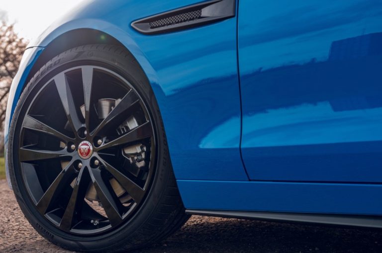 Jaguar XE Reims Edition 2020: immagini ufficiali