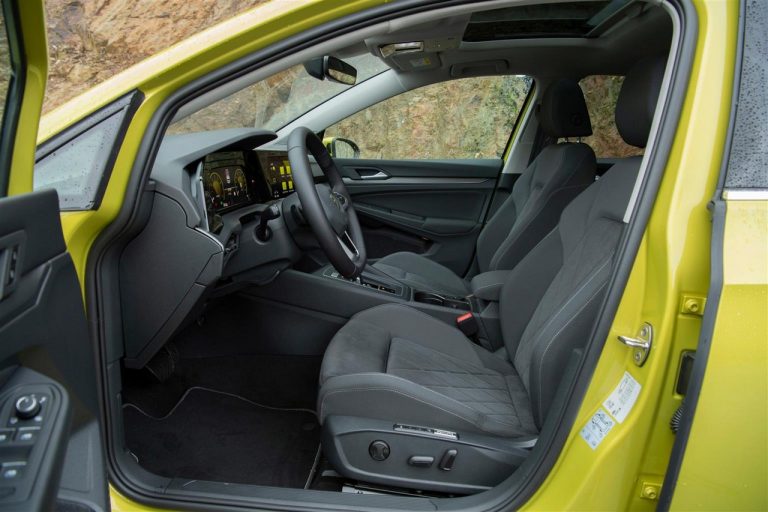 Volkswagen Golf 8: nuove immagini ufficiali