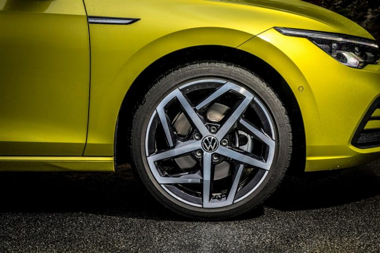Volkswagen Golf 8: nuove immagini ufficiali