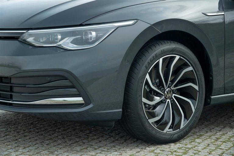 Volkswagen Golf 8: nuove immagini ufficiali