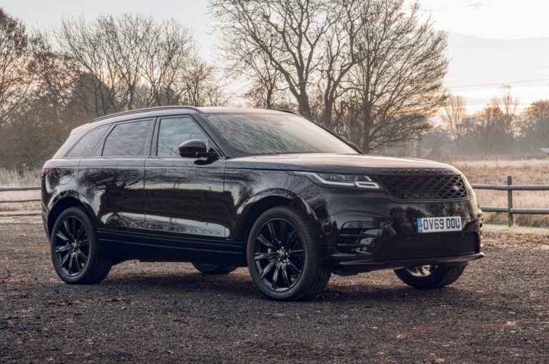 Range Rover Velar R-Dynamic Black 2020: immagini ufficiali