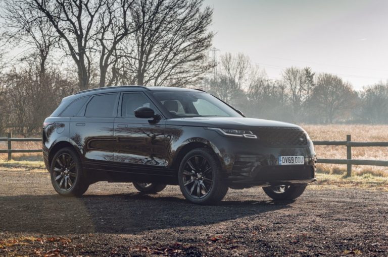 Range Rover Velar R-Dynamic Black 2020: immagini ufficiali