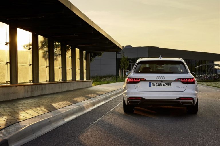 Audi A4 Avant g-tron 2020: immagini ufficiali