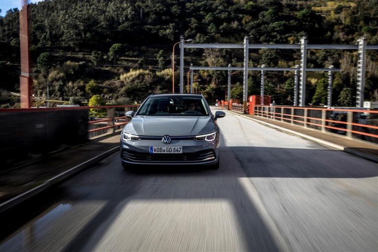 Volkswagen Golf 8: nuove immagini ufficiali