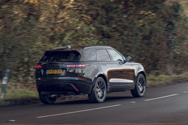 Range Rover Velar R-Dynamic Black 2020: immagini ufficiali