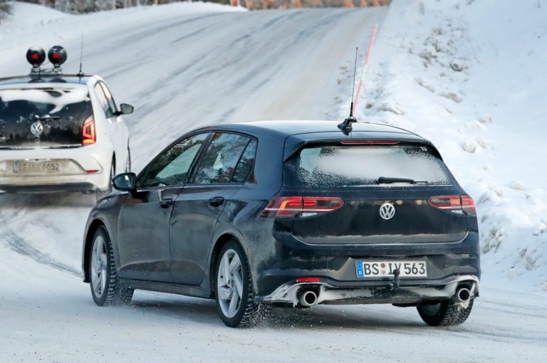 Volkswagen Golf 8 GTI: foto spia