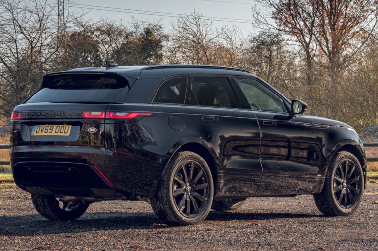 Range Rover Velar R-Dynamic Black 2020: immagini ufficiali
