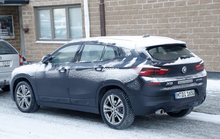 Bmw X2 elettrica, spiata durante i test