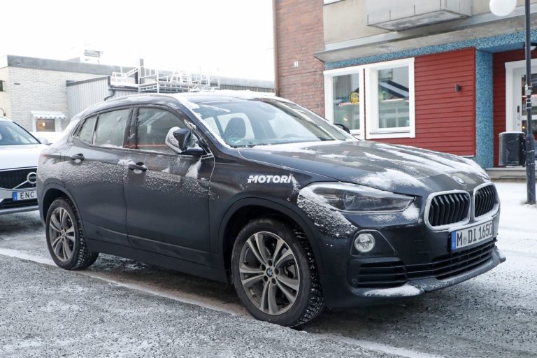 Bmw X2 elettrica, spiata durante i test
