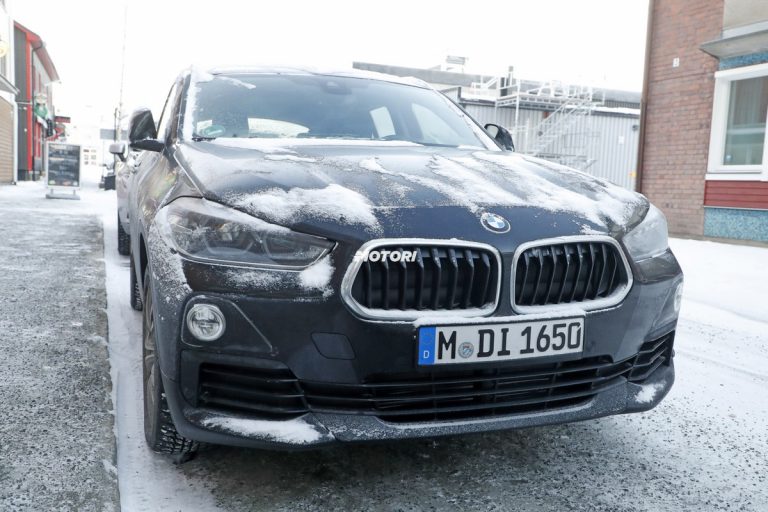 Bmw X2 elettrica, spiata durante i test