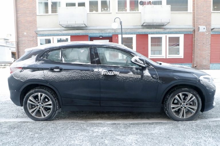 Bmw X2 elettrica, spiata durante i test