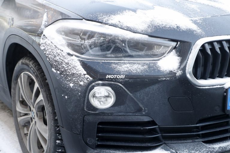 Bmw X2 elettrica, spiata durante i test