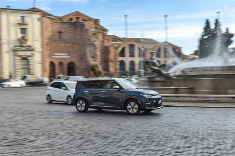 Kia e-Soul tra le bellezze di Roma