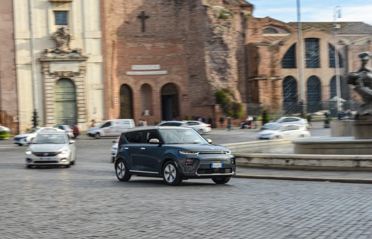 Kia e-Soul tra le bellezze di Roma