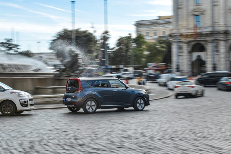Kia e-Soul tra le bellezze di Roma