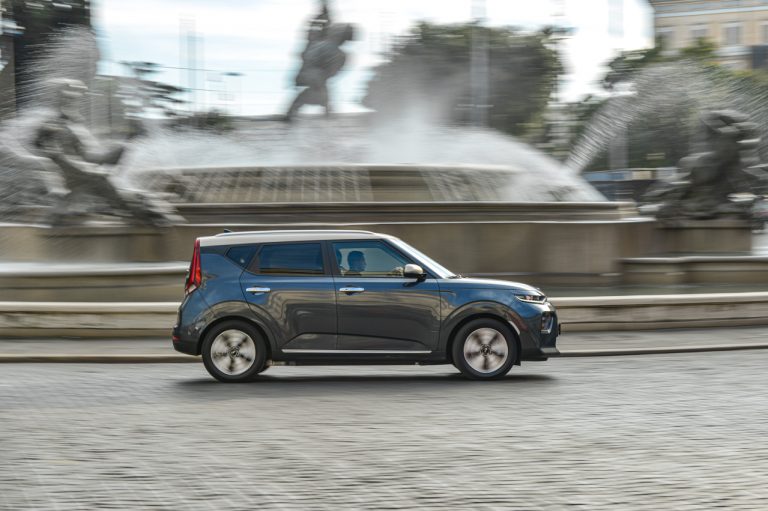 Kia e-Soul tra le bellezze di Roma